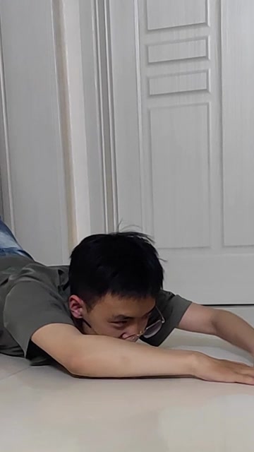 精神小伙:这是开裆裤长大的兄弟吧,坑起人来这么熟练