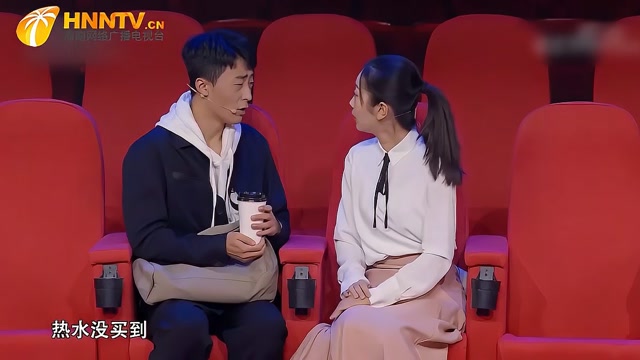 小品两个我笑点来得猝不及防台下观众笑得上气不接下气