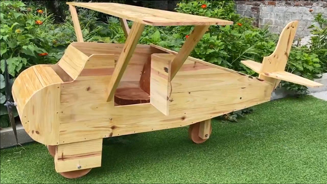 耗时15天,木匠师傅竟用木头打造一架超级飞机,好奇能起飞吗