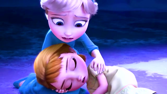 冰雪奇缘:艾莎自从误伤安娜,童年只有手套相伴,好心疼艾莎!