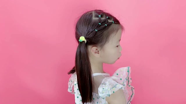小女孩扎头发的方法图片