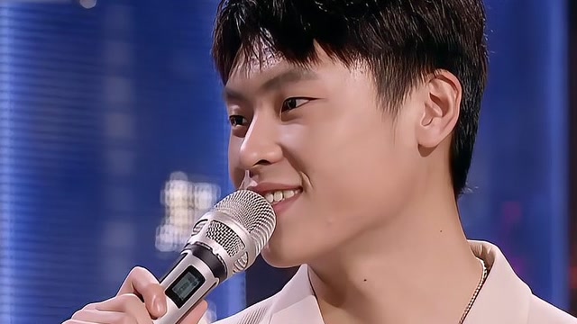 隔壁老樊与双胞胎哥哥交换梦想,老樊想当兵,哥哥想唱歌!