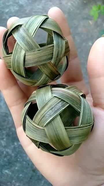 纯手工棕叶编织球,编一个给小孩子,也是不错的