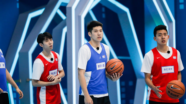 最严厉教练上线,防守训练失误教练大声斥责给孩子吓懵了