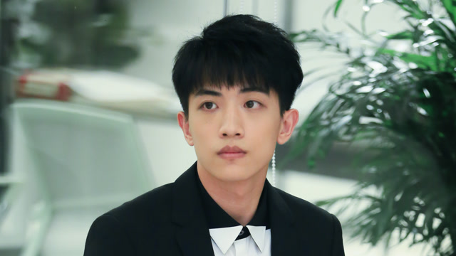 抢先看:薛俊杰脱稿汇报中途忘词,李浩源及时提醒打配合