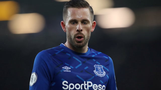 晃倒范迪克   点狙门楣反弹入网!冰岛大狙西古德森骚操作