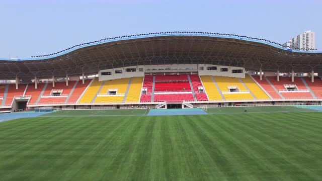 中超新赛季大连赛区金州体育场航拍:这草皮杠杠的
