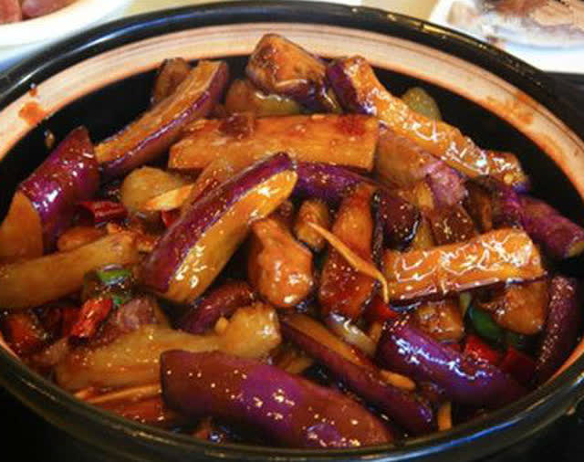 多种时蔬,混出美味黄焖茄子