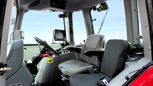 东方红lf2204拖拉机作业视频