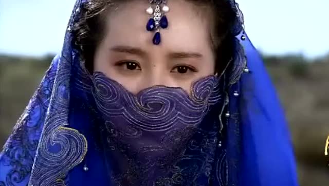 同样是揭开面纱,林允儿和刘诗诗谁更美?