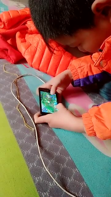 这才是玩王者荣耀的小学生,厉害了小朋友