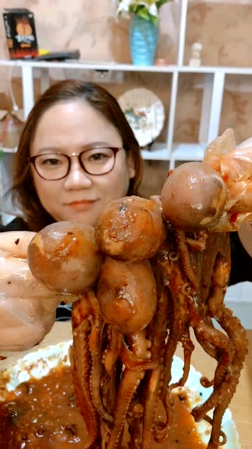 胖姐爆头八爪鱼,这吃法实力扛把子啊,看呆了