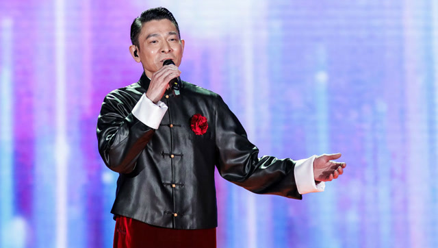 刘德华央视舞台上演唱《回家的路》,真是越久越耐听!