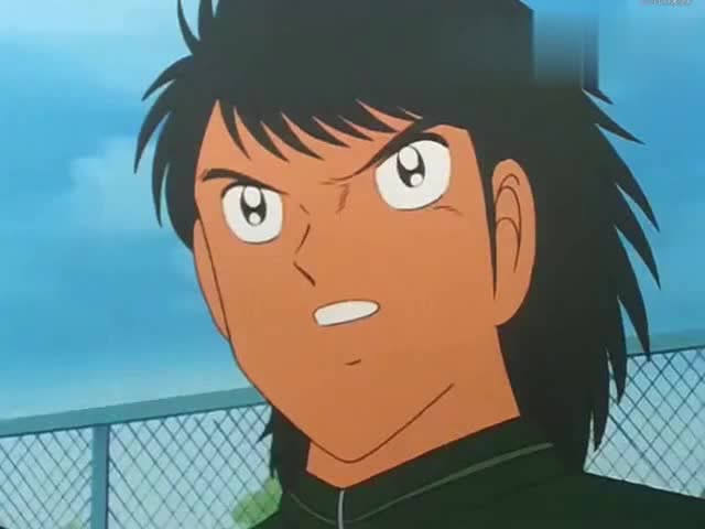 足球小将 初中篇松仁展示恐怖脚力,一脚射门竟将球踢爆