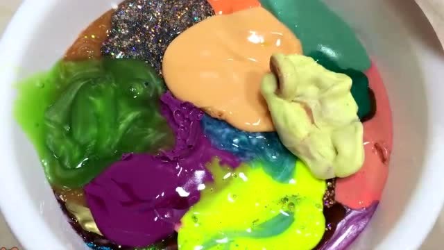 几十盒史莱姆放在一个大盆一起玩,这手感十足,效果霸气