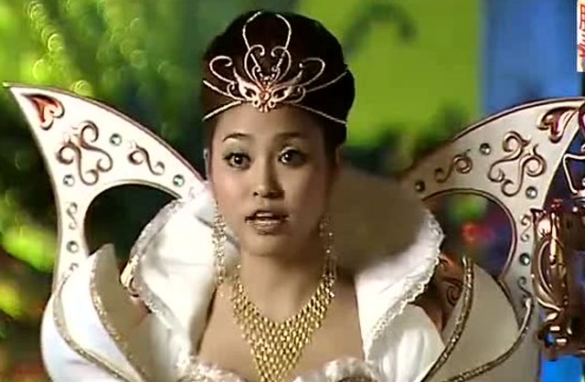 巴啦啦小魔仙 破解魔仙宝石的咒语,决定去希索娜女王陵墓找线索