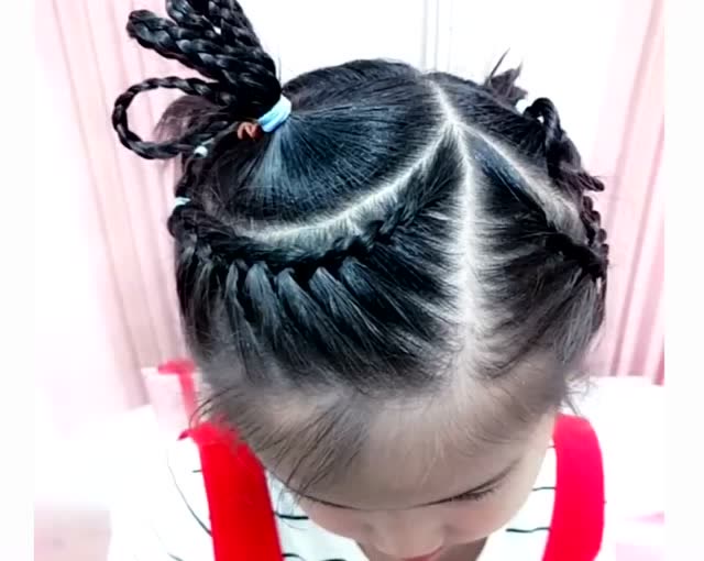 六一儿童节这样给宝宝扎头发,跳舞不会散,辣妈学起来吧