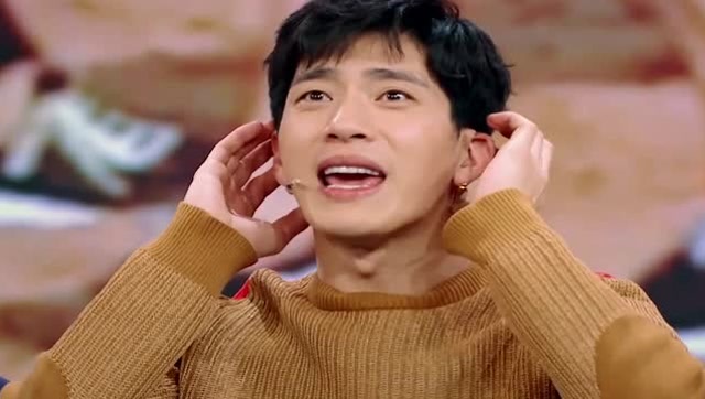 井柏然称十八岁丑照自己都没脸看,观众看了大笑!