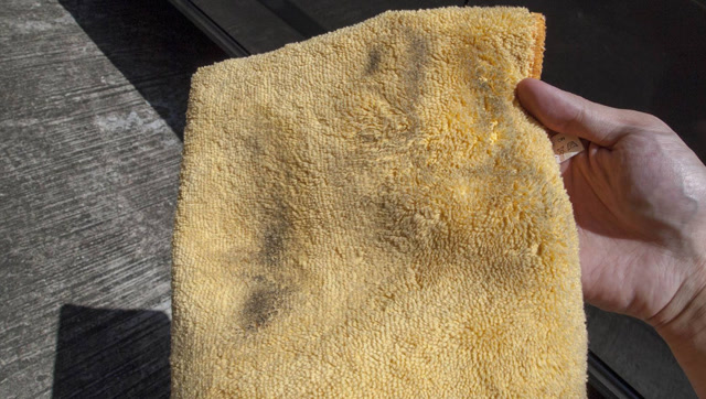 毛巾又臭又硬洗不干净?只需水里放上它,1分钟和新买的一样干净