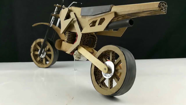 神奇diy-硬纸板秒变mini摩托车,看看手工牛人怎么做的