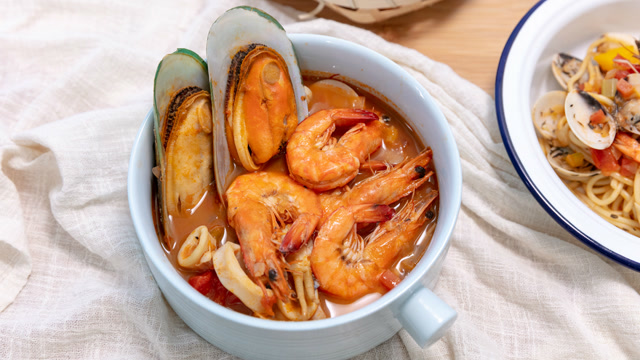 小火煨了一锅意式海鲜汤,鲜到绝了