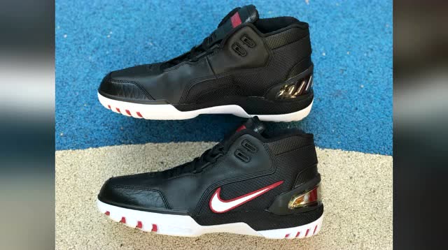 詹姆斯一代黑白红配色上脚帅到炸,上脚测评!