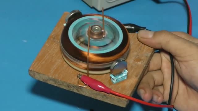 纯手工制作一个简易的直流电机,小伙这技术当个工程师都屈才