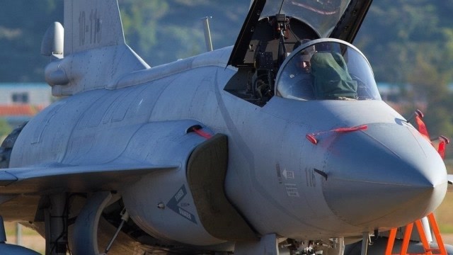 枭龙战机迎来大客户,对战机性能超满意贷款也要买