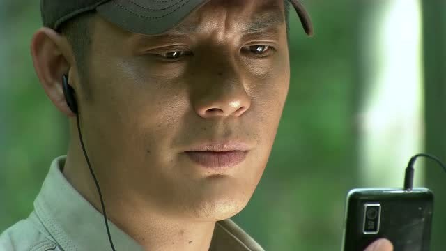 特种兵之火凤凰:天狼不顾危险继续潜伏在敌人身边,真是让人钦佩
