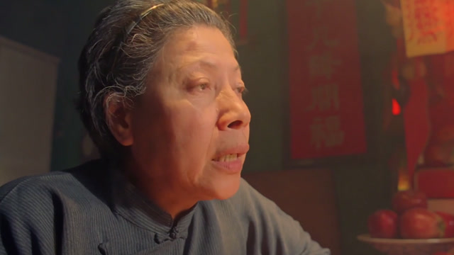 龙婆真是太厉害了!请鬼上身帮人问米,棺材破了个洞竟然都能知道