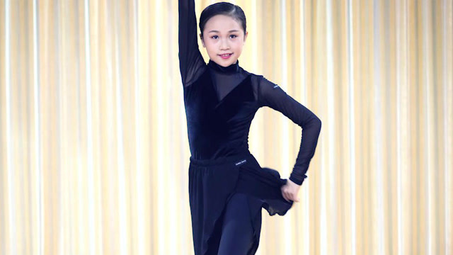 拉丁舞小明星梁紫依