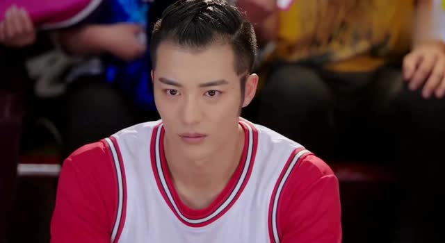 《热血狂篮》封城这是在搞什么啊?打球怎么还撞人啊?