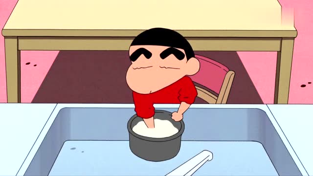 蜡笔小新:小新亲自下厨房,做香喷喷的米饭!