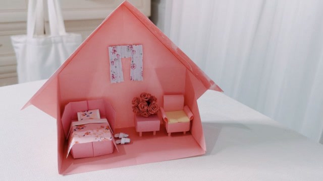 几张纸折出来的小房子,家具很全,有没有很温馨呢,快来折一套吧