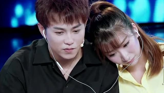 《非常完美》美女靠在林志勇的肩上听歌,听完却好尴尬!