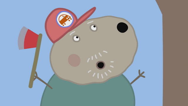 狗爷爷拿着斧子正准备砍树,他正挥舞着斧子马上就要砍下去了