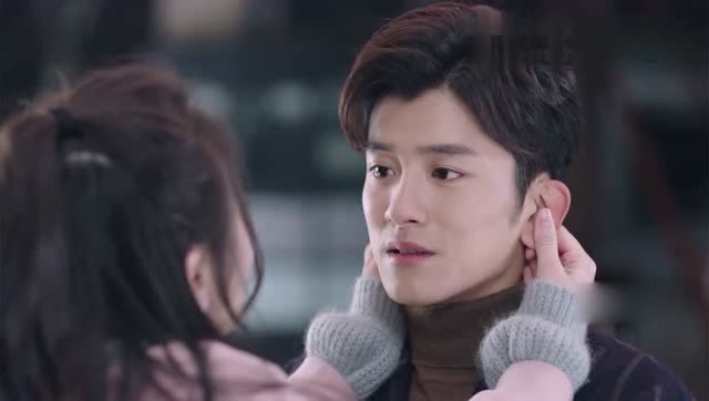 凌凌七埋怨柏海喜欢自己却不说,莫南听见后笑容凝固