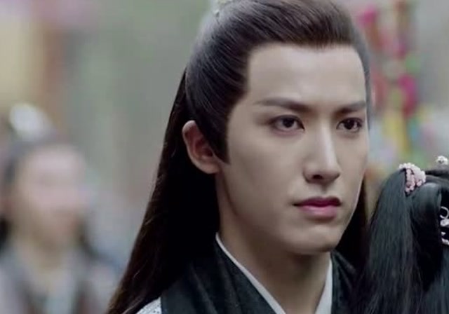 扶摇:云痕陪同齐韵,看到这一幕,和宗越对峙起来?