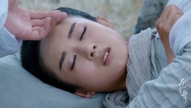 花千骨:子画想要关心小骨,没想到碰到她内力就会流失,这是为何?