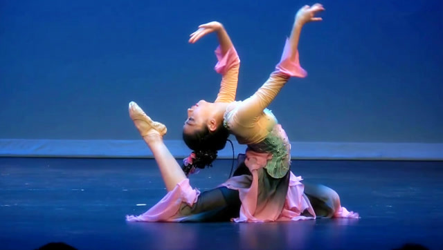 古典舞《爱莲说》舞姿很优美