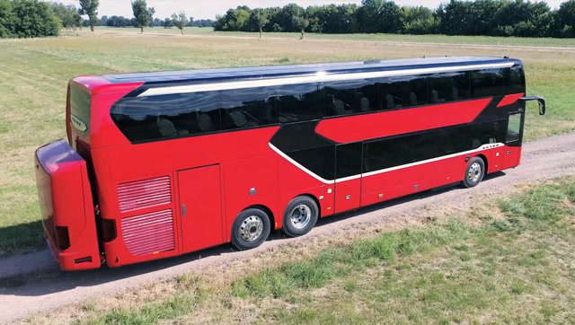 德国凯斯鲍尔豪华客车全长14米,配盲区监测和主动刹车