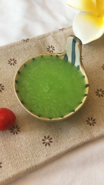 宝宝一长痱,宝宝遭罪妈妈烦心,推荐这款清香黄瓜泥,参考月龄:6个月