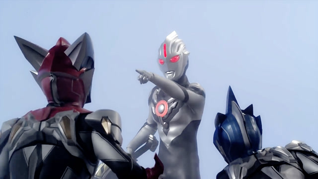 黑暗欧布奥特曼登场,罗布兄弟紧急变身,结果被教做人