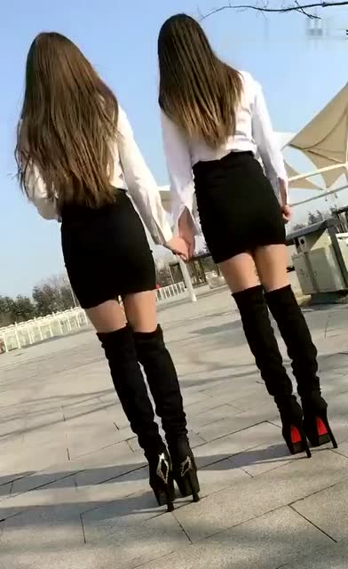 双胞胎小姐姐穿着"恨天高"跳背影舞,太迷人了