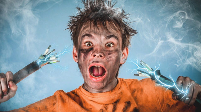 触电而死的人为什么被电吸住就弹不开?说出来没人敢信