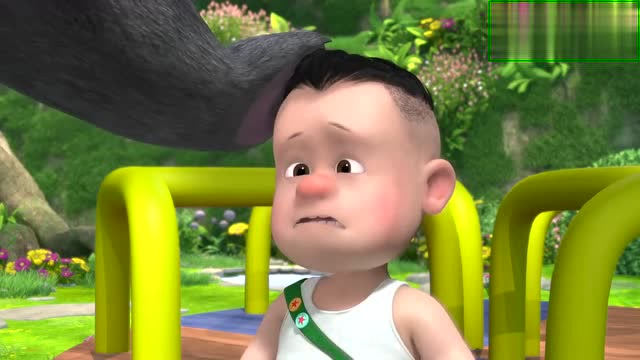 熊出没:大黑熊老师教光头如何系鞋带,光头强学会终于可以踢球了