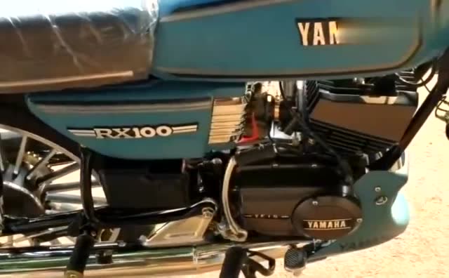 雅马哈改款上市了经典的二冲程摩托车rx100,配置小幅度升级