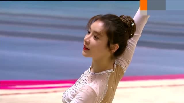 nba女主播美娜秀一字马 展现最美的一面