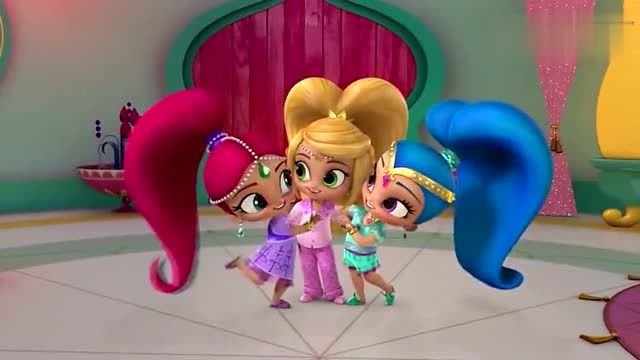 亮亮和晶晶:莉亚第一次在亮亮和晶晶宫殿过夜,好开心