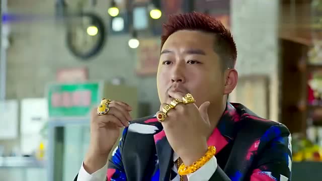土豪男炫耀"玉坠",不料才女揭开真正用途后,土豪男瞬间恶心